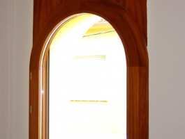 Finestra punt rodo amb persiana fusta Iroko 2