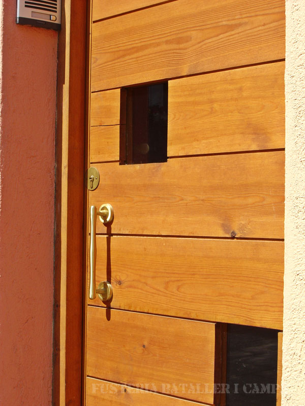 Porta exterior pi amb color 4.jpg